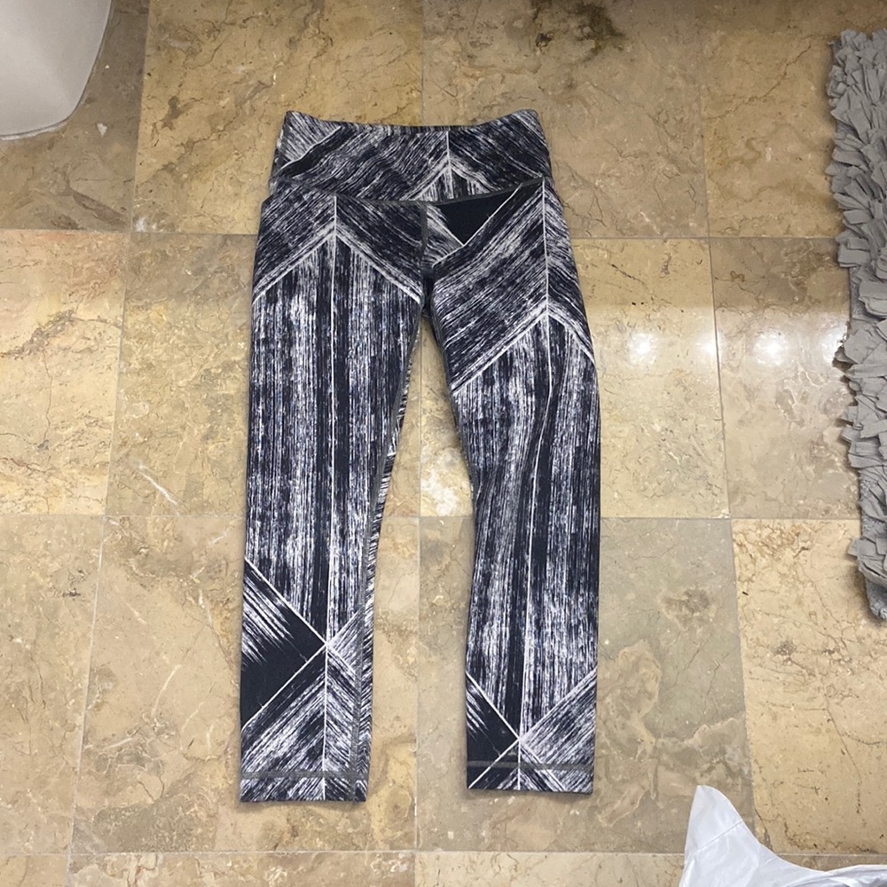 Lululemon leggings size 0 or 2